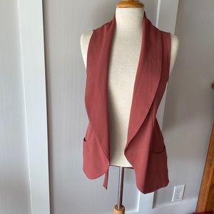 Mauve vest